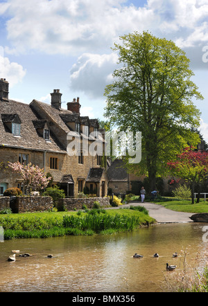 Il villaggio Costwold di Lower Slaughter, GLOUCESTERSHIRE REGNO UNITO Foto Stock