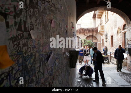 Amore graffiti a Casa de Giulietta (Casa di Giulietta) di Verona, Italia Foto Stock