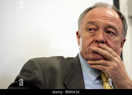 Sindaco Ken Livingston a Wembley stazione di polizia Foto Stock