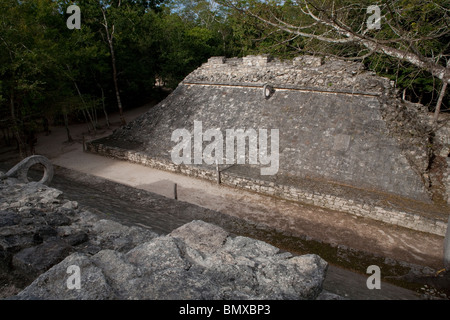 Antica Maya di calcio e basket Stadium presso il sito archeologico di Coba sparare da sopra , Coba Quintana Roo MEXICO Foto Stock