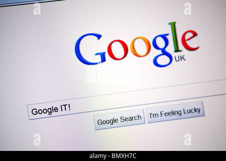 Il motore di ricerca di Google home page su Internet; mostra una ricerca per il popolare termine 'Google!". Foto Stock