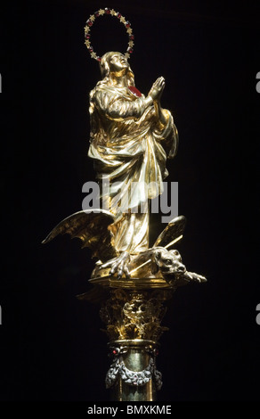 Oro barocco scultura religiosa vergine Maria Foto Stock