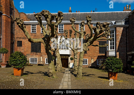 L'esterno dell'hotel Gray's Court in primavera York North Yorkshire Inghilterra Regno Unito GB Gran Bretagna Foto Stock