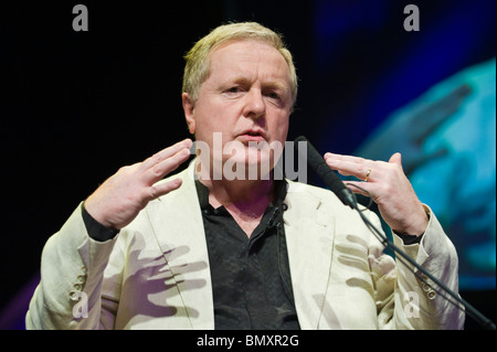 Ex hanno incontrato il commissario Sir Ian Blair raffigurato a Hay Festival 2010 Hay on Wye Powys Wales UK Foto Stock