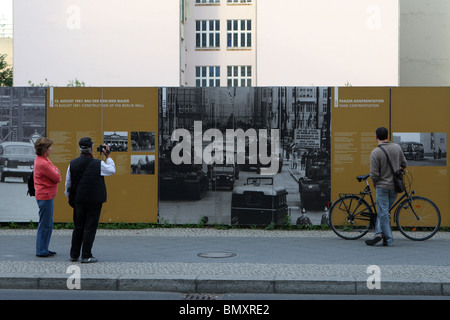 Checkpoint Charlie Berlino Foto Stock