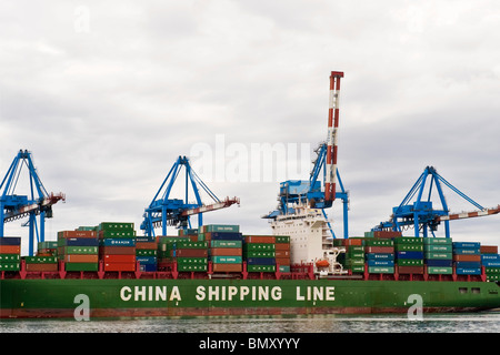 Cina linea di spedizione, il porto navale di Genova, Italia Foto Stock