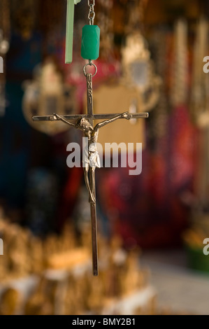 Icone cristiane per la vendita al mercato Muristan nel quartiere cristiano della città vecchia di Gerusalemme Est Israele Foto Stock