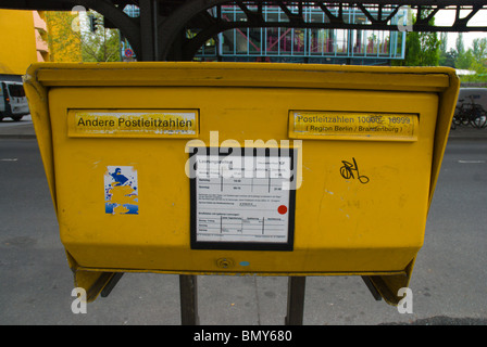 Mailbox kreuzberg Berlino ovest Germania Europa Foto Stock