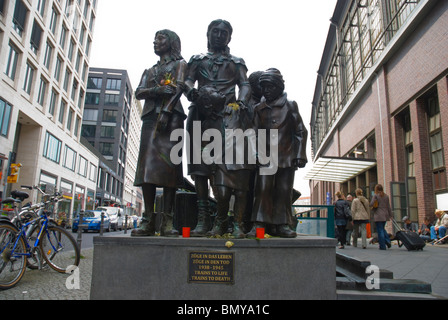 Treni per la vita ai treni di morte scultura Mitte Berlino Germania Europa Foto Stock