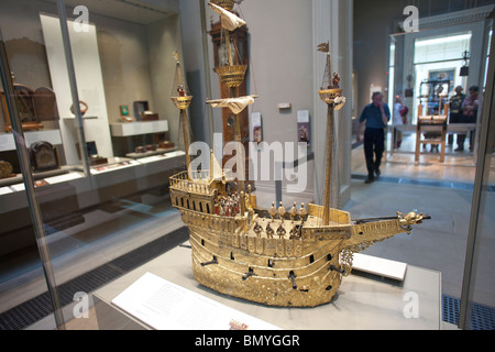 Automa in forma di nave circa 1585, British Museum London GB UK Foto Stock