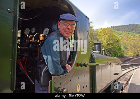 Llangollen - driver di motore sul Dee Valley Steam Railway Foto Stock