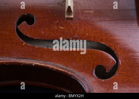 Un violino Stradivari, e i dettagli di etichetta interna Antonius Stradivarius Cremonensis. Cremona 104947 orizzontale Foto Stock