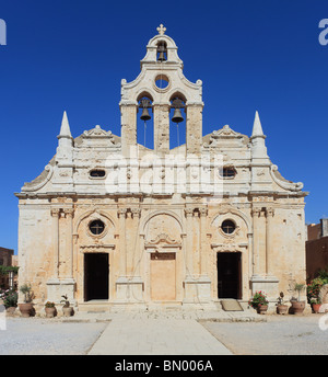 La chiesa o Katholikon al centro del monastero di Arkadi in Creta, Grecia. Foto Stock