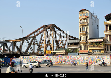 Long Bien Ponte Vecchio Quartiere, Hanoi, Vietnam Foto Stock