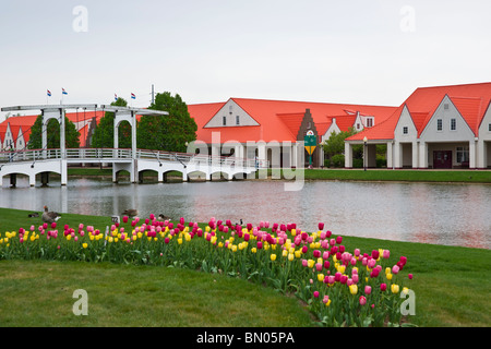 Tulip Time festival olandese Olanda Michigan negli Stati Uniti architettura olandese tradizionale olandese e tulipani in alto da alta risoluzione orizzontale Foto Stock