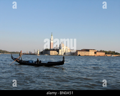 San Giorgio Maggiore, Venezia, Italia con una gondola Foto Stock