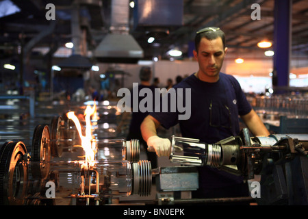 Israele, Bet Shemesh, Solel Industries è un produttore di collettori solari per campi solari nel mondo. Foto Stock