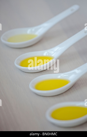 Campioni di olio d'oliva per una degustazione Foto Stock