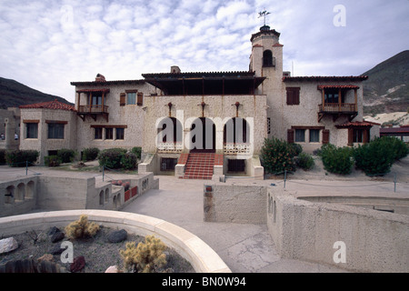 Vista laterale di Scotty's Castle, Death Valley, California Foto Stock