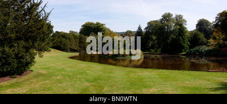 Inghilterra, Cheshire, Stockport, High Lane, Lyme Park, Lago, Vista panoramica Foto Stock