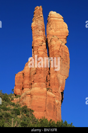 Oak Creek guglia, una guglia in pietra arenaria vicino a Sedona, in Arizona, noto anche come le orecchie di coniglio Foto Stock