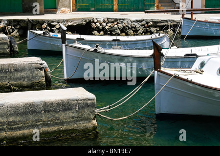 Tradizionali barche da pesca ormeggiate a Cala Figuera porto, Mallorca Foto Stock