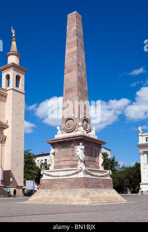 Obelisco su Alten Markt , Potsdam, Brandeburgo, Germania Foto Stock