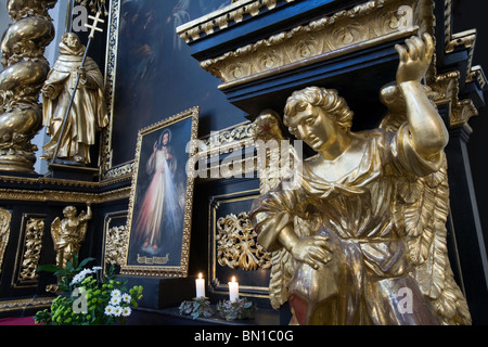 Religiosi sculture dorate, Chiesa del Bambino Gesù di Praga Foto Stock