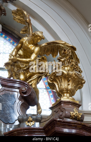 Religiosi sculture dorate, Chiesa del Bambino Gesù di Praga Foto Stock