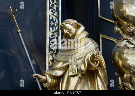 Religiosi sculture dorate, Chiesa del Bambino Gesù di Praga Foto Stock