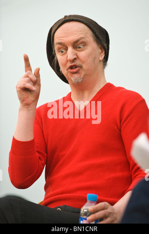 La musica rock giornalista Nick Kent raffigurato nella conversazione a Hay Festival 2010 Hay on Wye Powys Wales UK Foto Stock