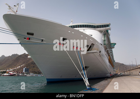 L'indipendenza dei mari nave da crociera nel porto di Tenerife, Spagna. Foto Stock