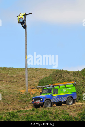 Scottish and Southern Energy Company dipendente al lavoro, Regno Unito Foto Stock