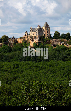 Chateau de Montfort è un castello nel comune francese di Vitrac in Dordog ne de partement parte della regione Aquitania. Foto Stock