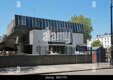 Ingresso principale a Pimlico Academy, una scuola secondaria nella zona Pimlico of Westminster, Londra, Regno Unito. Foto Stock