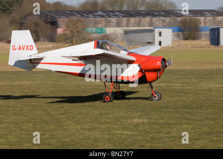 Ubriaco T66 RA45 serie 3 G DI pinza-AVXD in atterraggio a Breighton Airfield Foto Stock