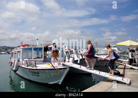 Escursione crociera barche, Passeig de ses Fonts, West End, Sant Antoni de Portmany, Ibiza, Isole Baleari, Spagna Foto Stock