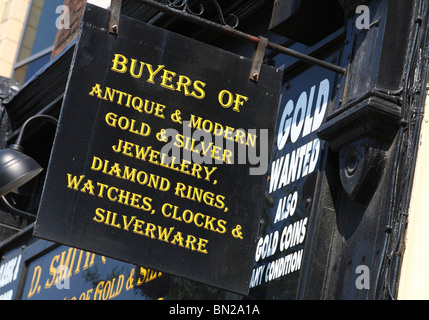 Un gioielliere del negozio in una città del Regno Unito. Foto Stock