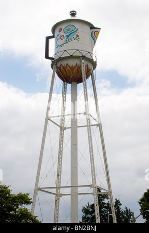 Gigantesca torre d'acqua della caffettiera a Stanton, Iowa, un tributo alle radici svedesi e alla città natale della signora Olson. Foto Stock