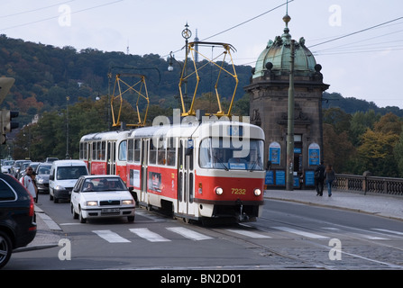 Il tram sulla strada, Praga Foto Stock