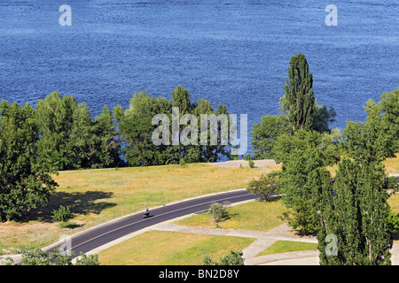 Vista del fiume Dnieper da Tara Hill, Kaniv, Oblast di Cherkasy, Ucraina Foto Stock