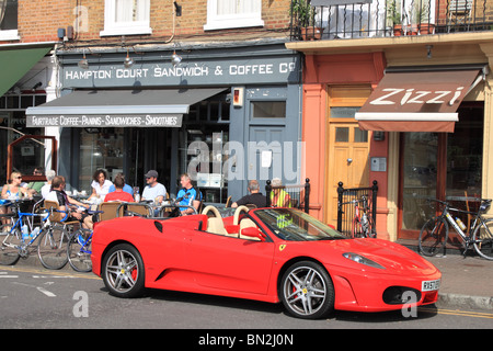 Ferrari F430 Spider in Bridge Road, Hampton Court, East Molesey Surrey, Inghilterra, Gran Bretagna, Regno Unito, Gran Bretagna, Europa Foto Stock