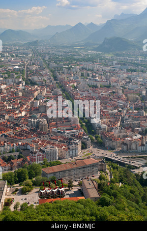 Cours Jean Jaures,il rettilineo più lungo avenue in Europa (8 km), Grenoble (38000), Isère, Francia, Europa Foto Stock