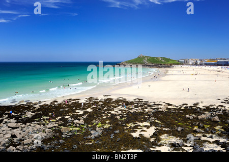 Porthmeor Beach, St Ives in una calda giornata estiva Foto Stock