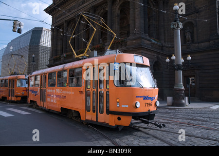 Il tram sulla strada, Praga Foto Stock