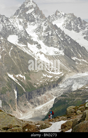 Gli escursionisti nel massiccio del Monte Bianco, vicino a Chamonix-Mont-Blanc, Francia, Europa Foto Stock