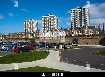 Northumbria University parcheggio auto sul campus a Newcastle upon Tyne Regno Unito Inghilterra Foto Stock