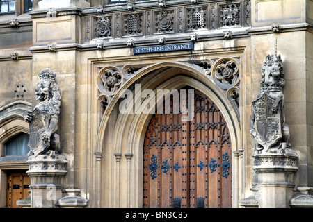 St Stephen's ingresso presso le Case del Parlamento nel Palazzo di Westminster a Londra, Inghilterra Foto Stock