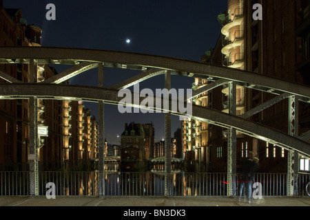 Ponte del vecchio quartiere di magazzino (Speicherstadt), Amburgo, Germania Foto Stock