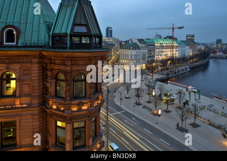 Vista la Jungfernstieg, Amburgo, Germania, vista in elevazione Foto Stock